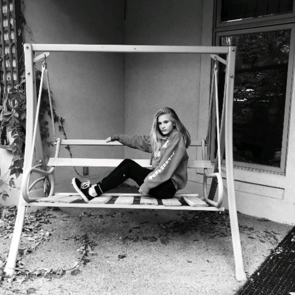 Meet Kylee, a new posher! - Picture 4 of 4